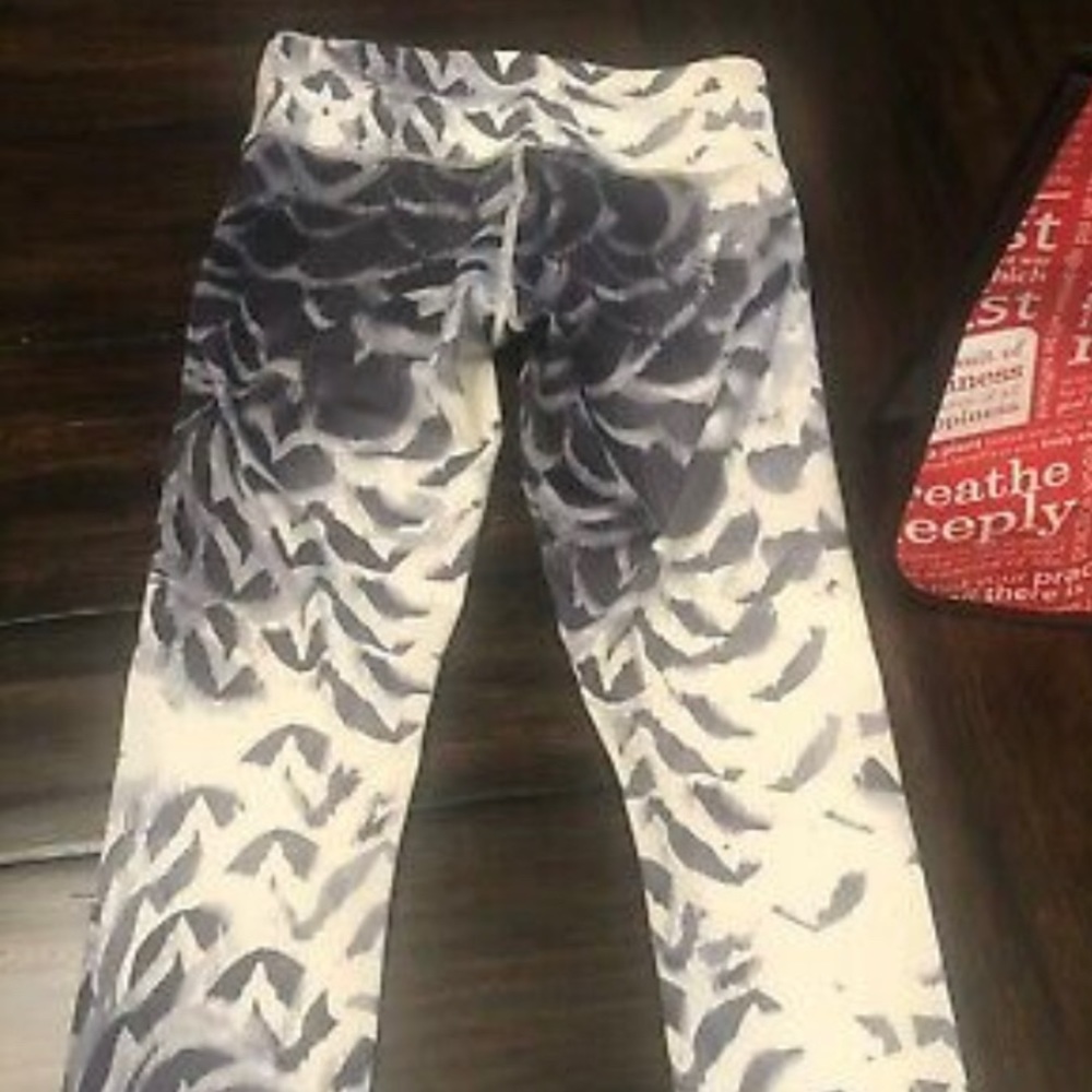 🍬🍦Lululemon leggings size 6 great condition 🍬🍦